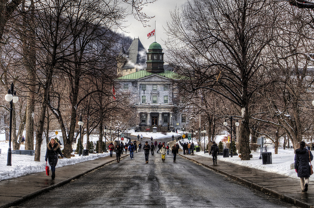 Entrada principal, McGill University, Montreal | Foto: Neil Howard via Flickr