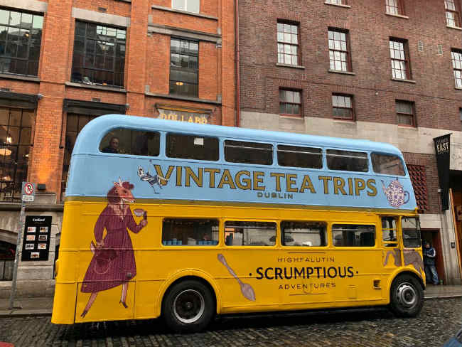 O ônibus do Chá, ruas de Dublin | Foto: Andrea Tissenbaum